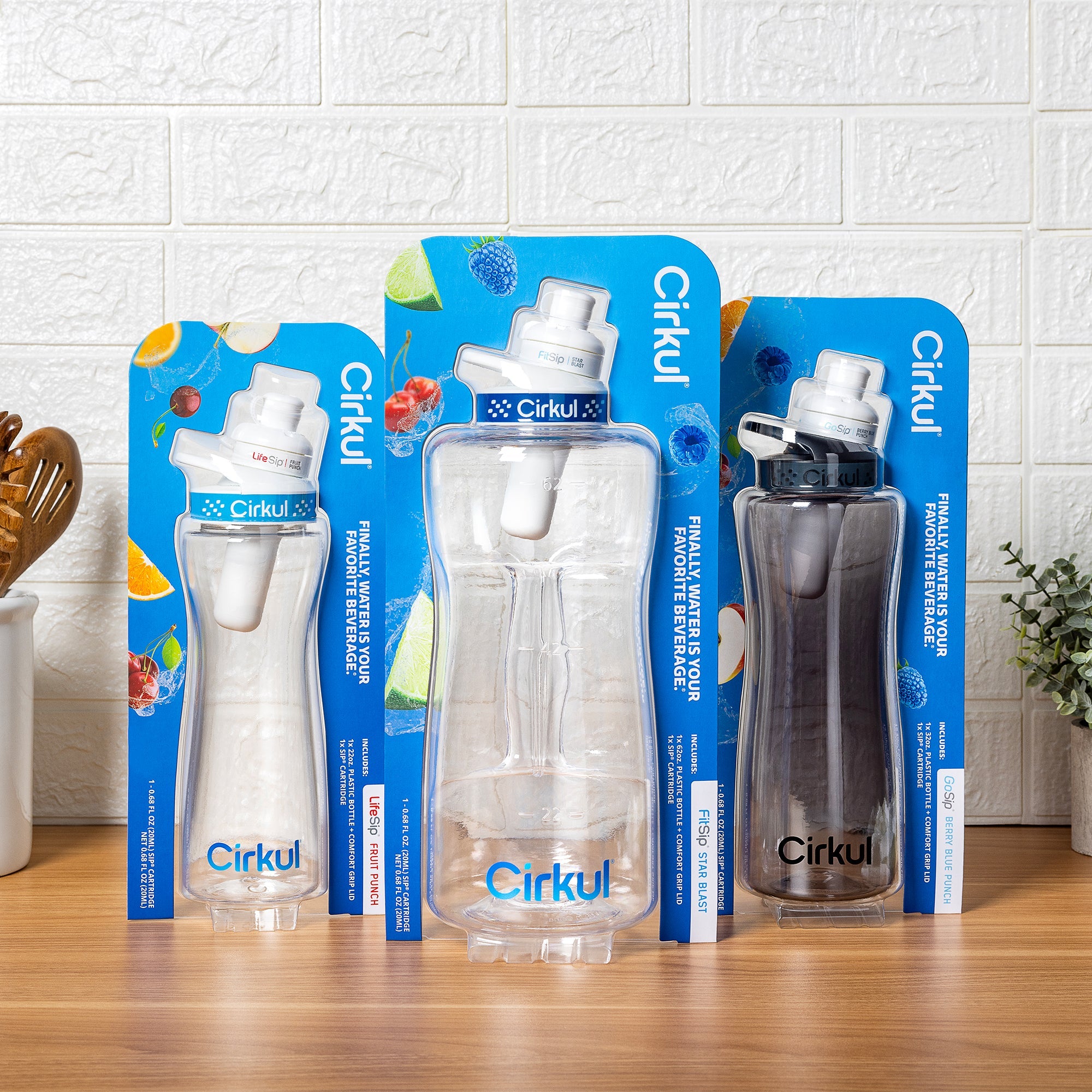 Cirkul 32oz Gray Plastic Bottle with Black Lid and Flavor Cartridge (GoSip Berry Blue Punch)