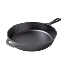 Seasoned cast iron skillet with short handle, matte black interior