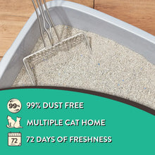 Cat litter tray with scoop and feature badge: 99% dust free