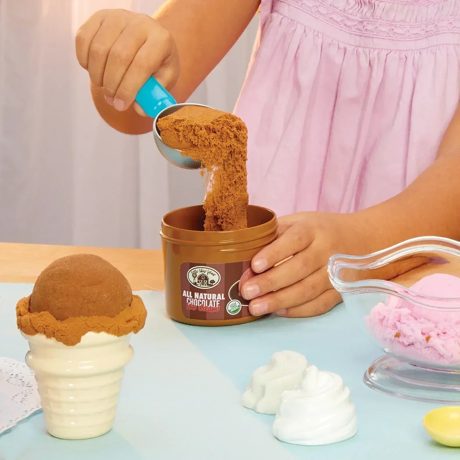 Little Tikes Creative Chefs Ice Cream Kit with Make-It Mix Play Sand, 20 Accessories, Realistic Pretend Play Set, Boys, Girls, Ages 3+