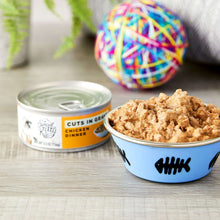 Cat food chicken shreds in gravy with wet cat food can and serving bowl