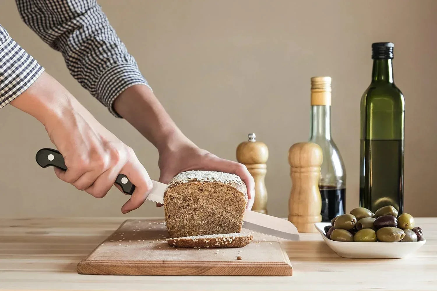 Moss & Stone Professional Kitchen Knife Chef Set, Small Knife Set With Block, Black Titanium Plated Kitchen Knife Set, Stainless Steel Scratch Resistant & Rust Proof Sharp Kitchen Knives.
