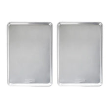Set of 2 square aluminum baking sheets with rolled rims