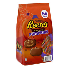 Reese's peanut butter pumpkins candy bag with 65-piece badge