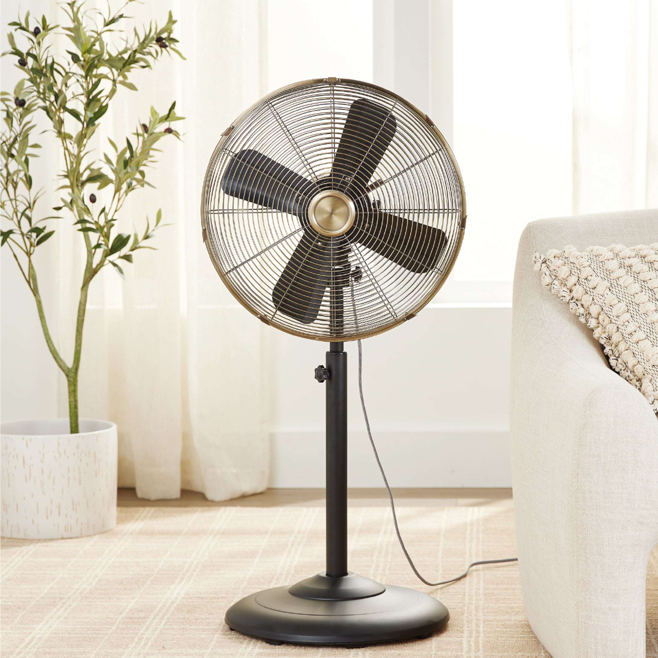 Better Homes & Gardens New 3 Speed 16 inch Vintage Metal Stand Fan in Black