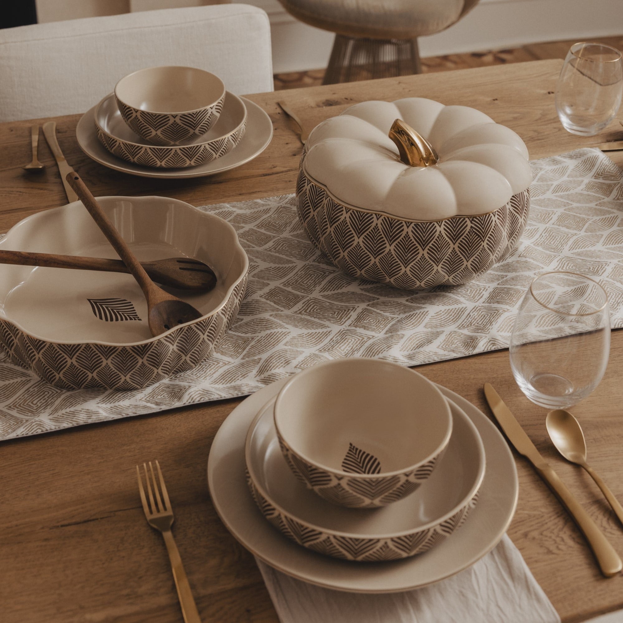 Thyme & Table Stoneware Soup Tureen, Ocee Leaf