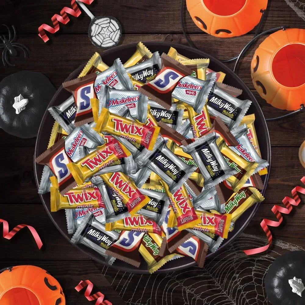 Mars Mixed Snickers, Twix, Milky Way & 3 Musketeers Chocolate Halloween Candy - 125 Ct