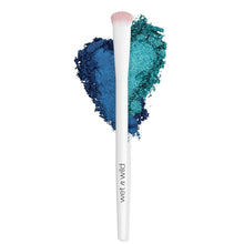 Single eyeshadow brush with soft synthetic bristles in teal and dark blue shades