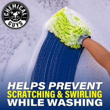 Microfiber wash mitt and handheld cleaner sprayer for preventing scratches during washing