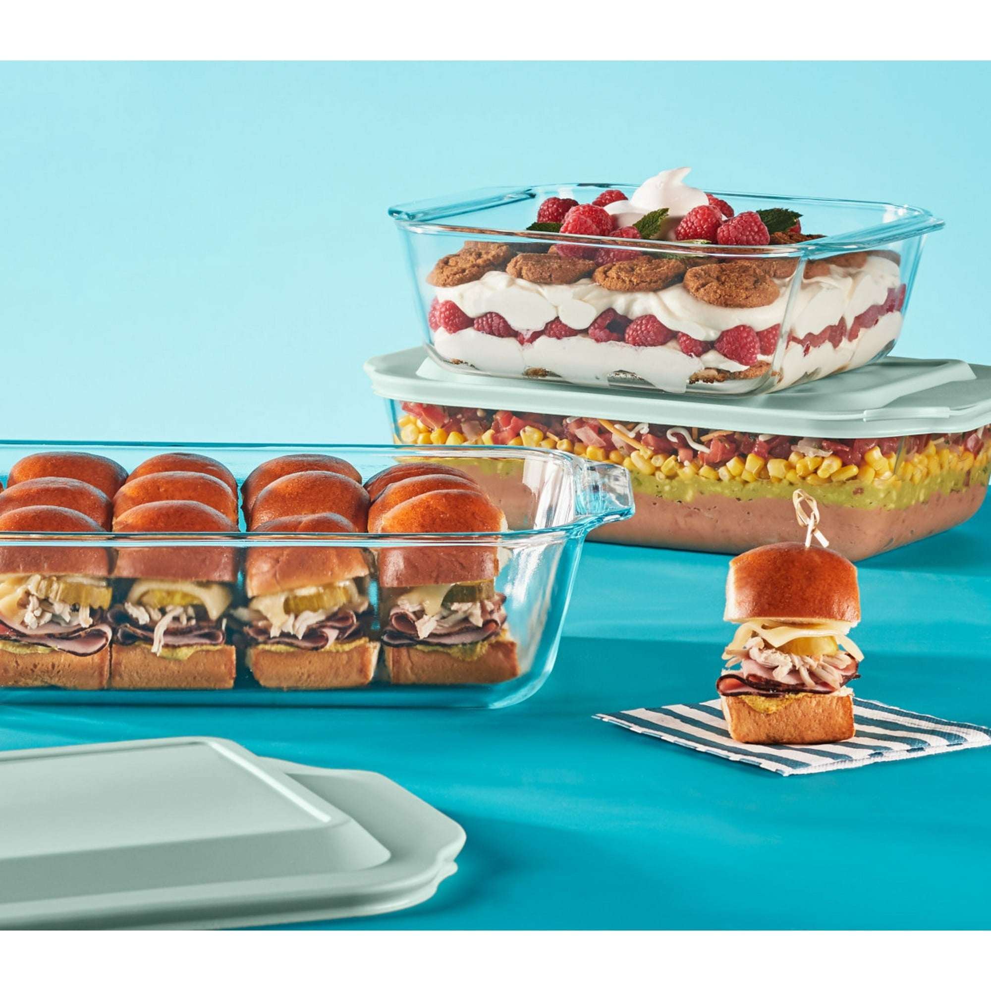 Pyrex Deep Glass Baking Dish with Lid, 7 x 11"