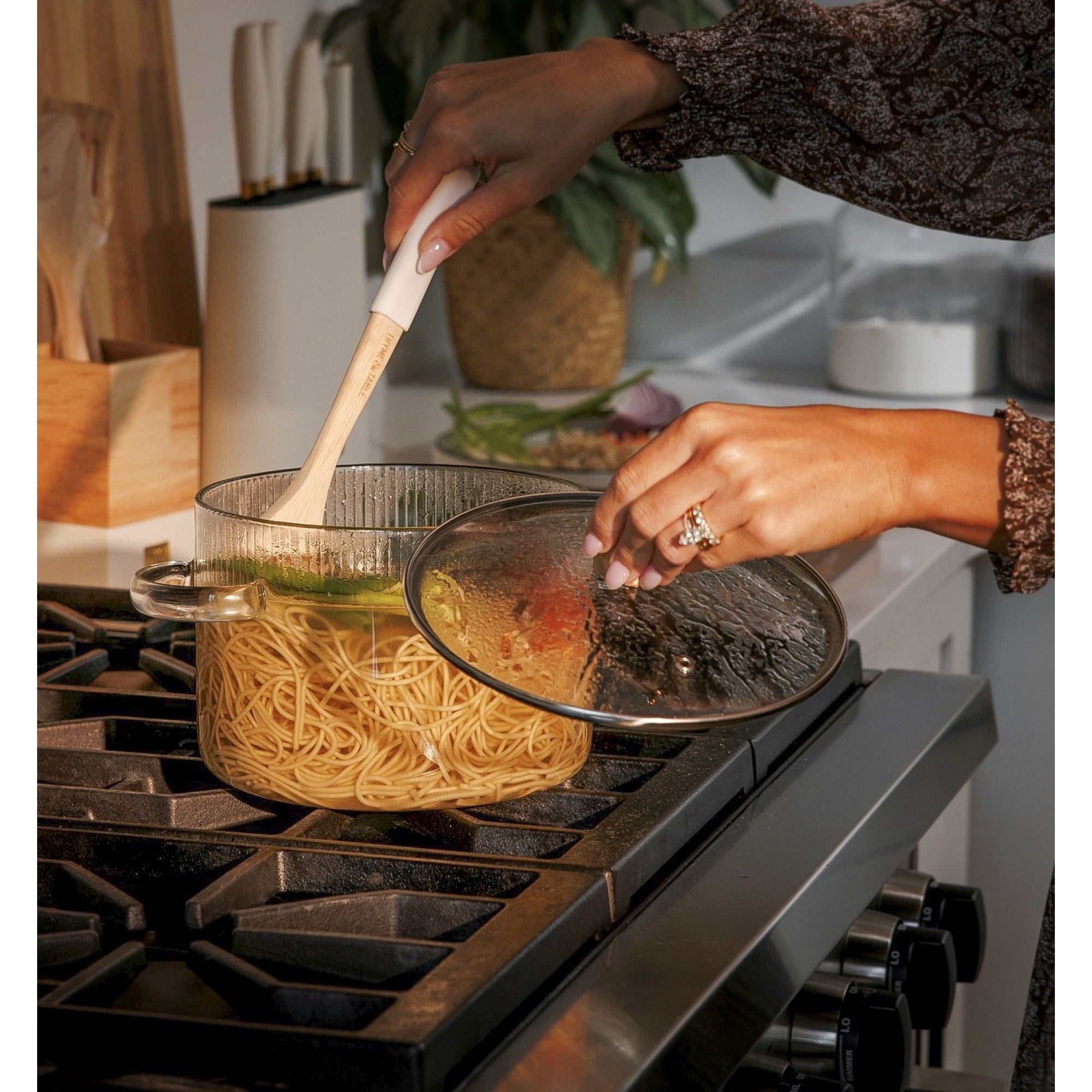 Thyme & Table 4.23 QT Borosilicate Glass Pot