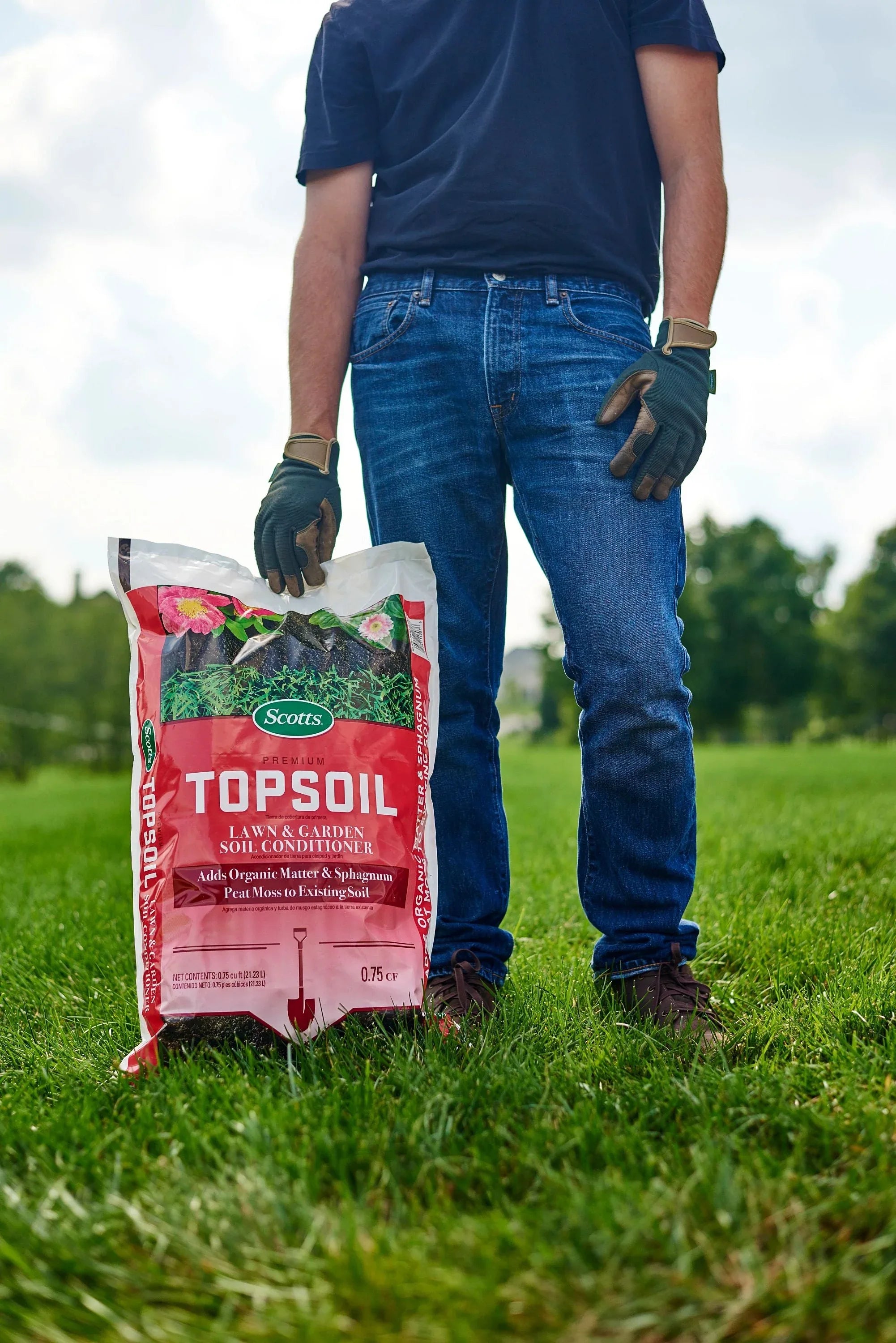 Scotts Premium Topsoil, Lawn and Garden Soil Conditioner, With Peat Moss, 0.75 cu. ft. - USA MEGA SHOP