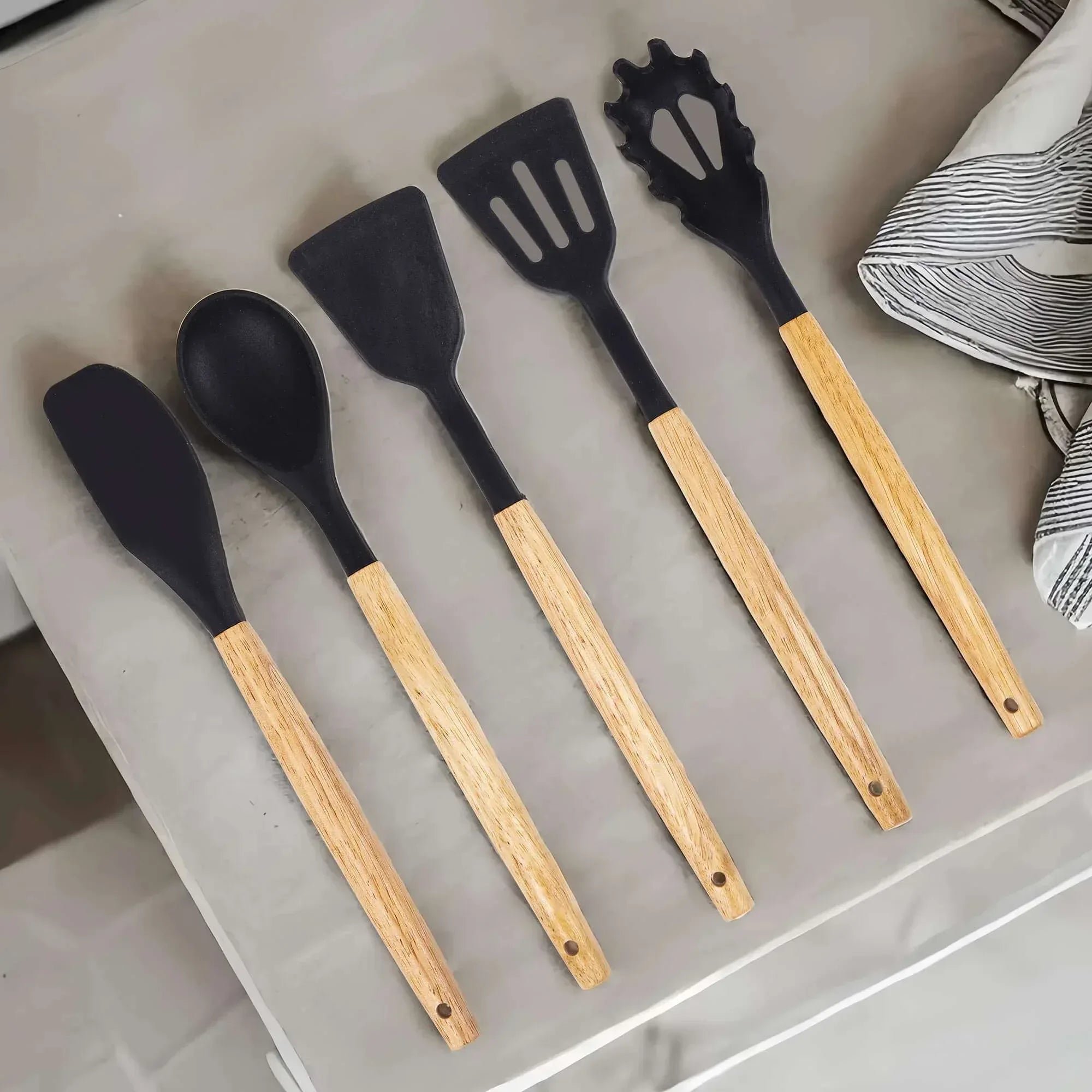 HEESEM 19-Piece Silicone Kitchen Utensil & Knife Set - Heat-Resistant Cooking Tools Non-Stick Safe Gift for Mom or Women Black