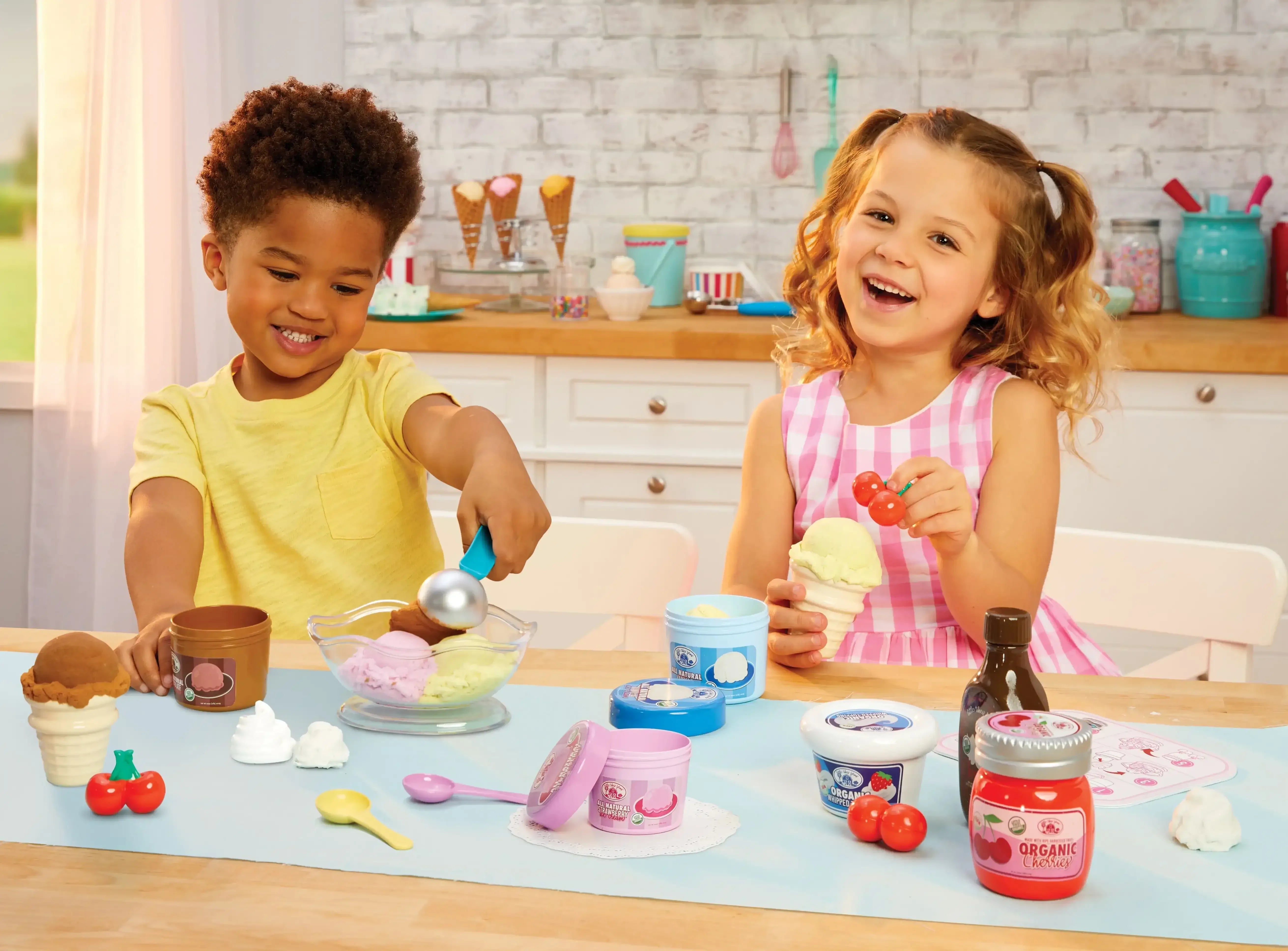 Little Tikes Creative Chefs Ice Cream Kit with Make-It Mix Play Sand, 20 Accessories, Realistic Pretend Play Set, Boys, Girls, Ages 3+ - USA MEGA SHOP