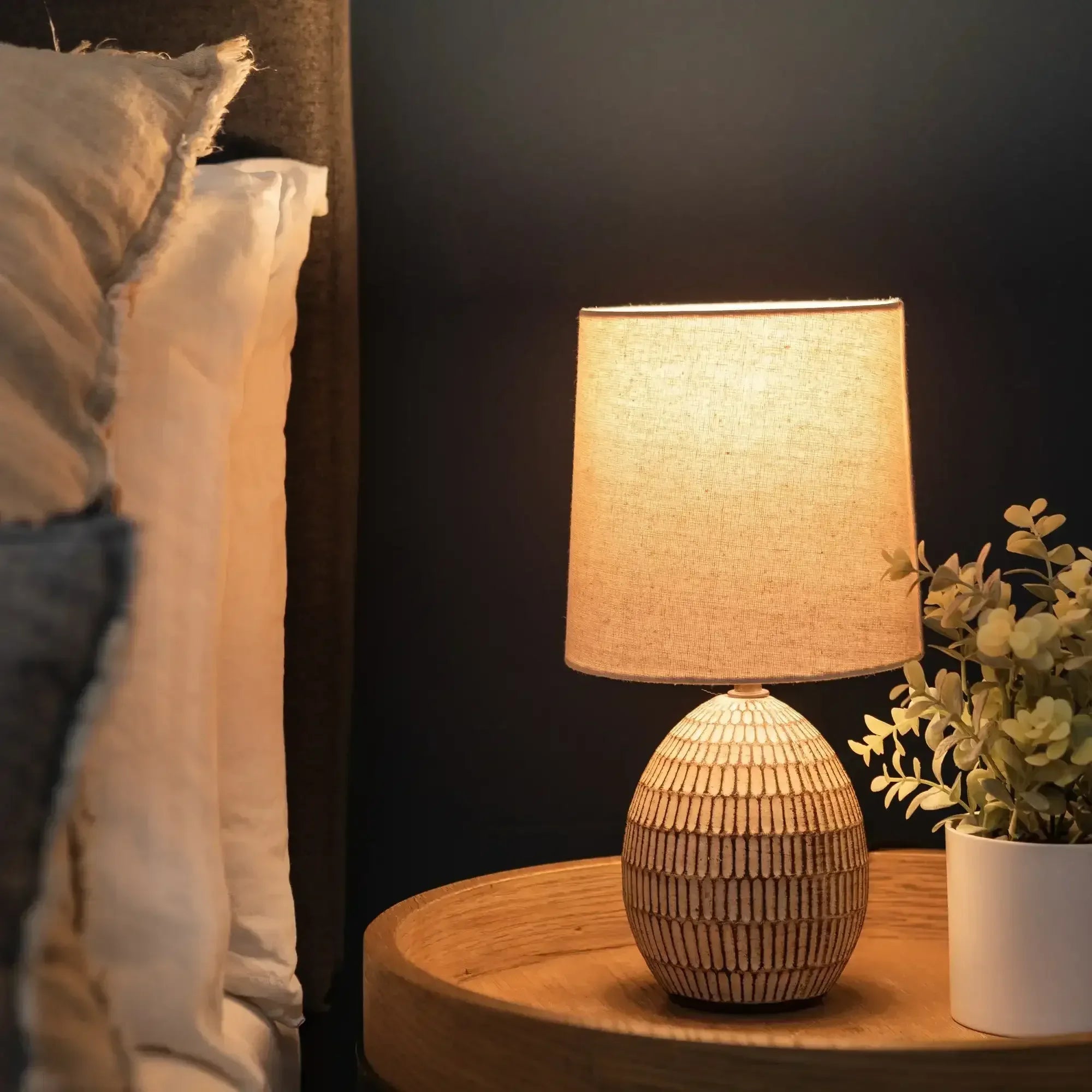 Simple Home Small Table Lamp, Bohemian Style Ceramic Carved Table Lamp with Beige Shade, 12.75"