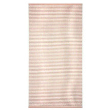 2-piece bath towel set in pink, rectangular towel with dot-check weave
