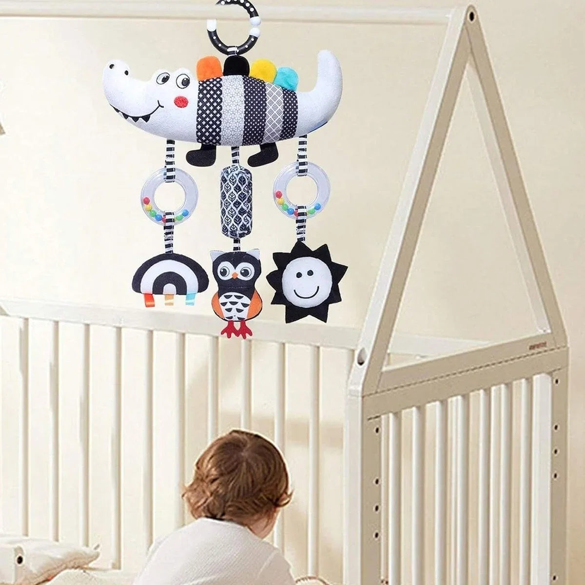 Black & White Baby Car Seat Toy – High Contrast Hanging Rattle with Crocodile & Caterpillar, Newborn Stroller Toy for 0-6 Months, Sensory Developmental Gift for Boys & Girls