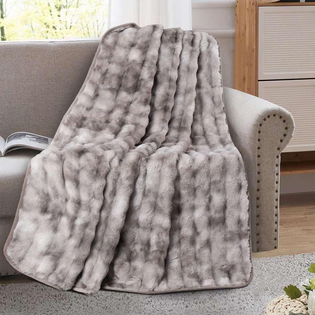 Brentwoof Oversized Waterproof Pet Blanket and Furniture Protector, Bubble Fur