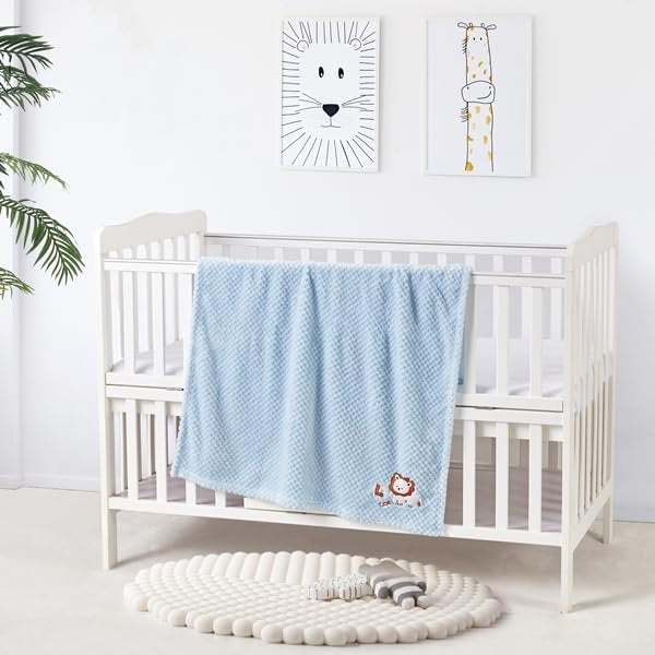 CREVENT Baby Gift Set Storage Basket with 2 Baby Blanket,1 Security Blanket,1 Taggie,1 Gift Bag with Ribbon, Blue, Unisex, 5Items