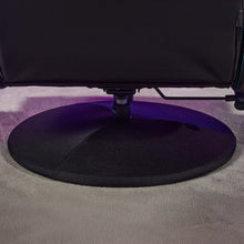 Black pedestal base with five-point support under the gaming chair