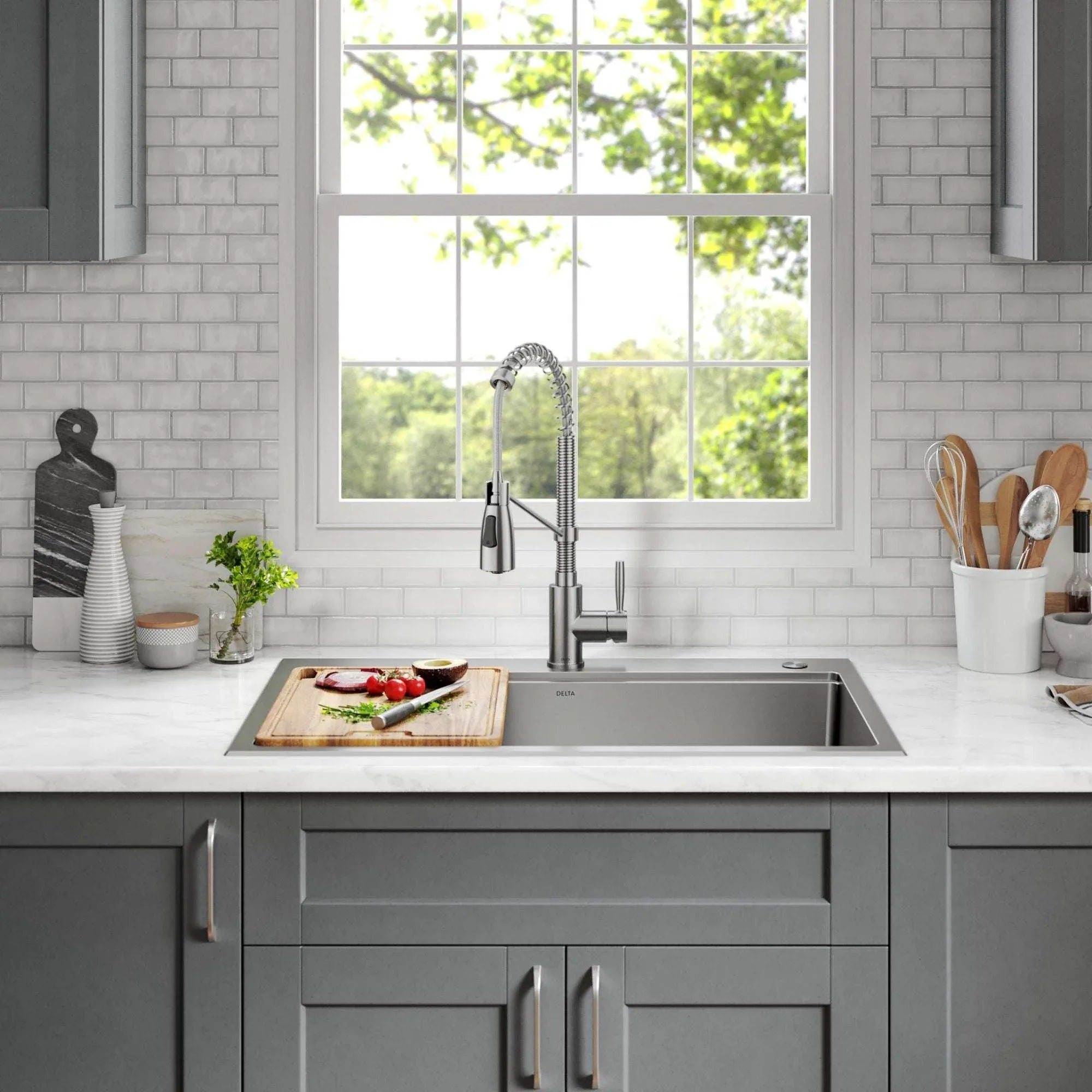Delta Pull-down High Arc Single Handle Kitchen Faucet - USA MEGA SHOP
