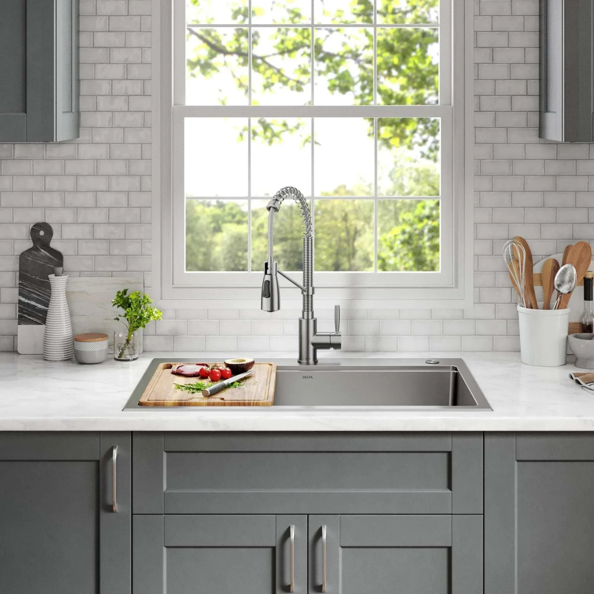 Delta Pull-down High Arc Single Handle Kitchen Faucet