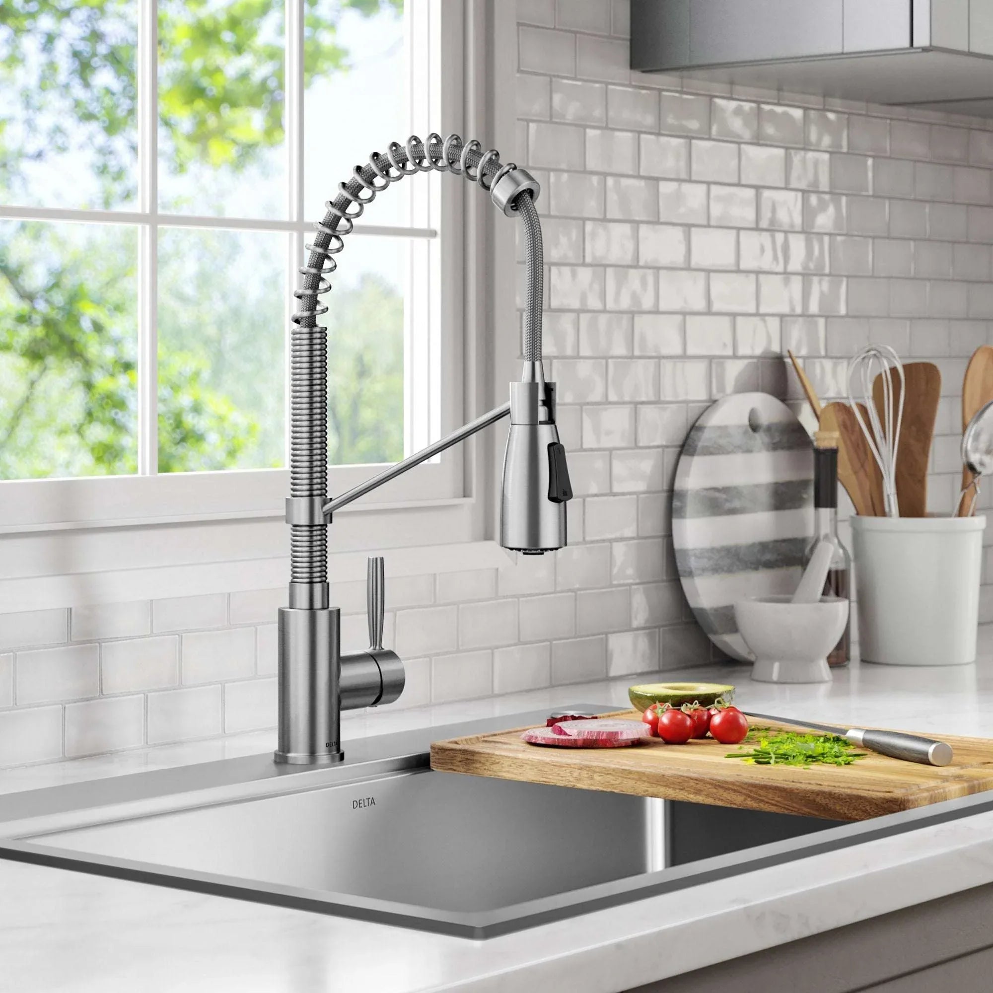 Delta Pull-down High Arc Single Handle Kitchen Faucet - USA MEGA SHOP