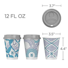 Paper cups with gray leak-resistant lids and blue geometric print, size shown
