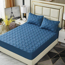 Quilted fitted bed sheet set with 2 pillow covers, blue
