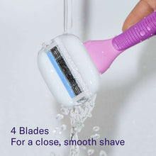 Razor cartridge rinsing under water with 4 blades