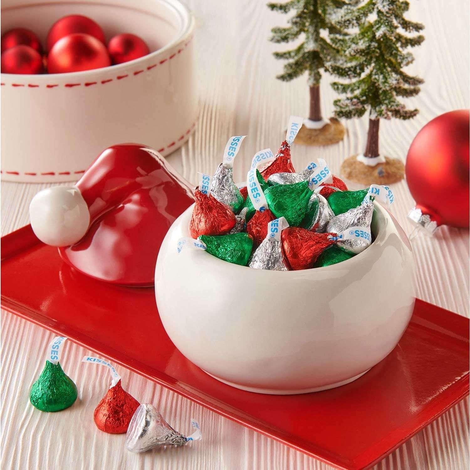 HERSHEY'S KISSES Christmas Milk Chocolate Candy, 335 pcs. - USA MEGA SHOP