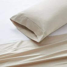 Light beige pillowcase with smooth seam and folded corner