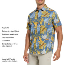 Men's tropical print short-sleeve woven shirt with chest pocket and button-front placket
