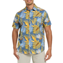 Men's tropical print short-sleeve woven shirt with button front and chest pocket