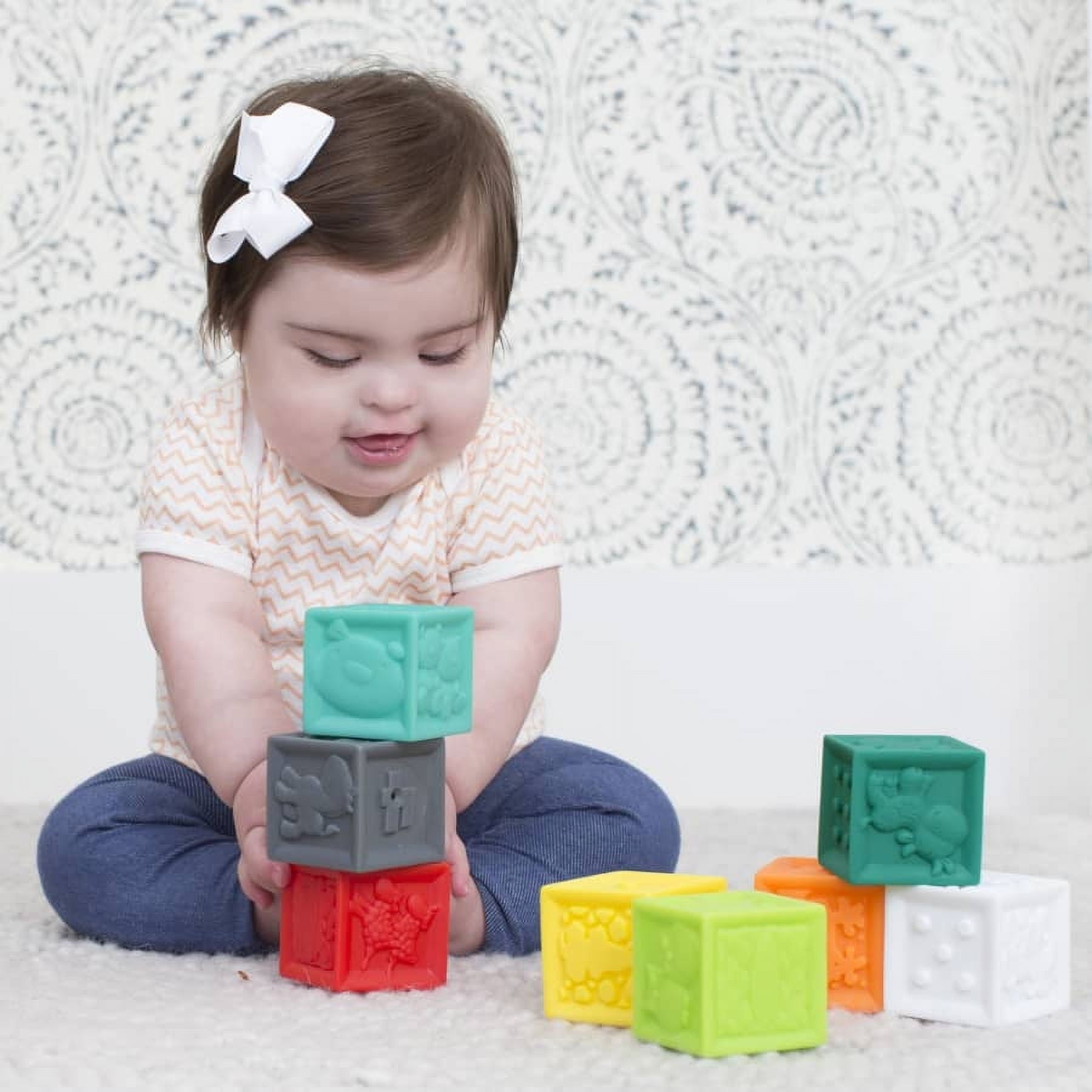 Infantino Squeeze and Stack BPA-Free Plastic Toy Blocks, Multicolor, 8-Piece Set