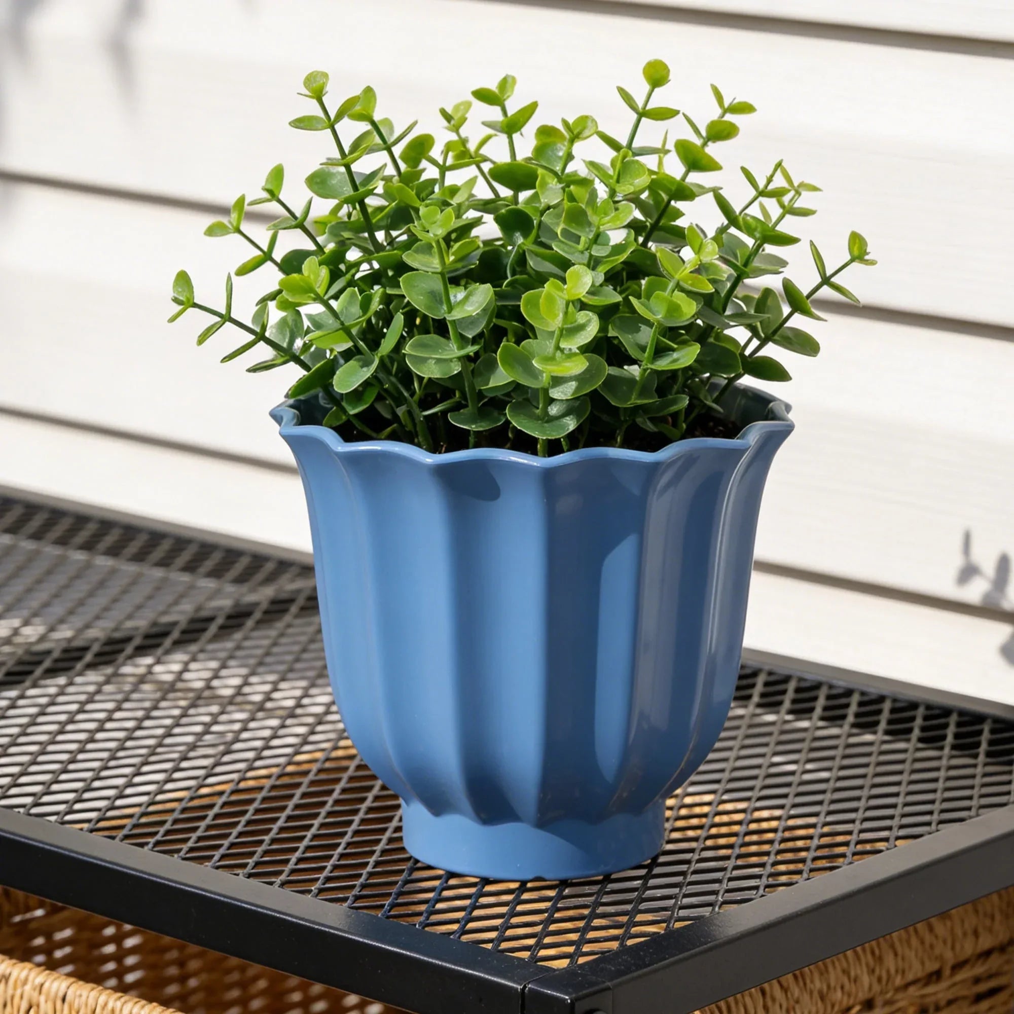 Mainstays Lillian 8" x 8" x 7" Round 100% Recycled Resin Planter
