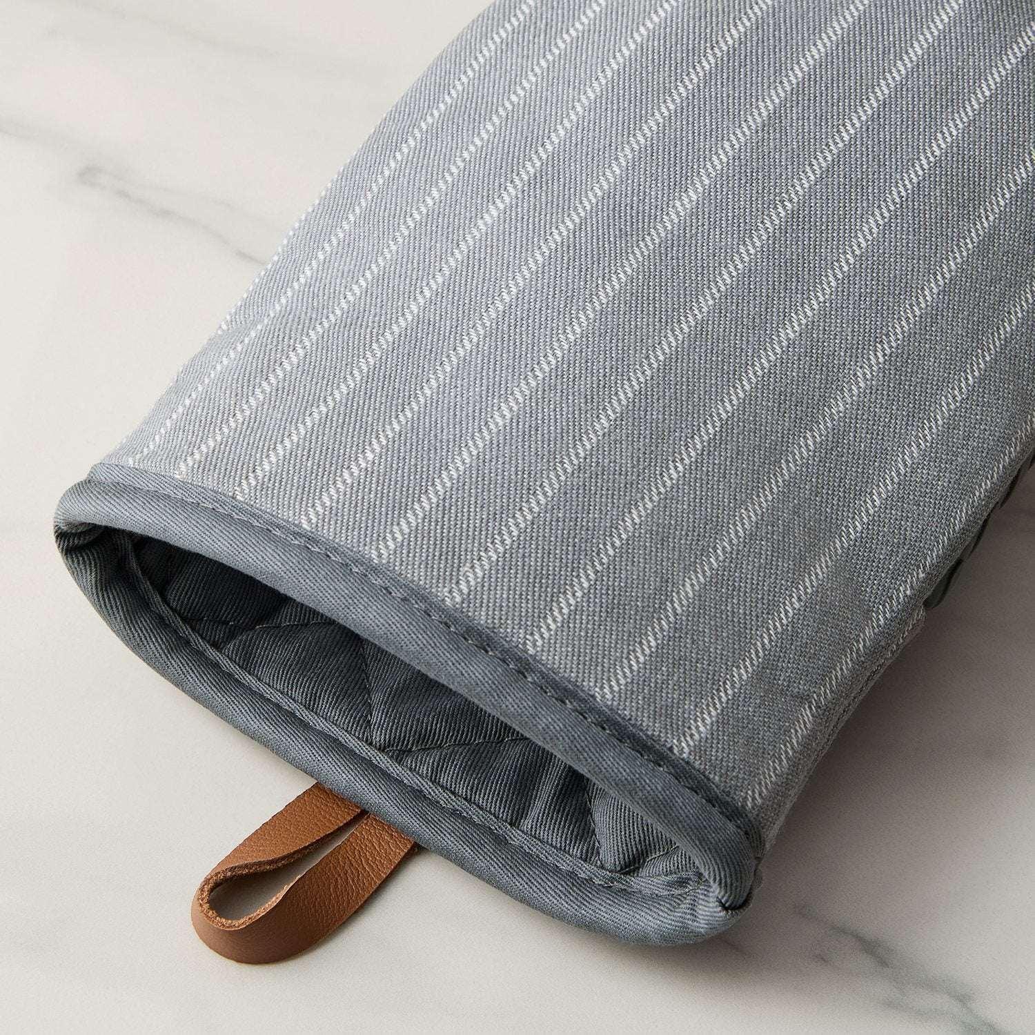 Member's Mark 4 -Pack Yarn Dyed Silicone Oven Mitt, Pot Holder, Mini Mitt Set