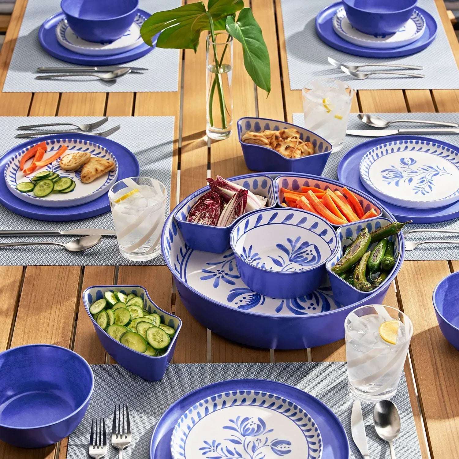 Member's Mark Bamboo Melamine 6-Section Serving Platter with Lazy Susan Base and Storage Lid