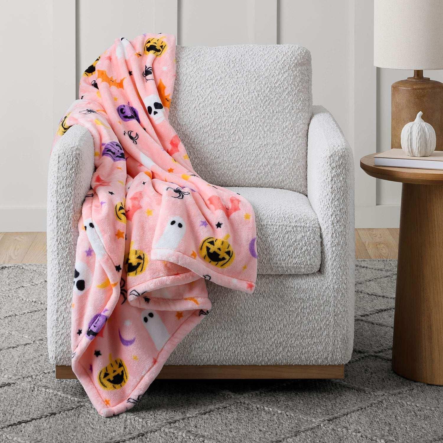 Member's Mark Halloween Lounge Throw, 60" x 70"