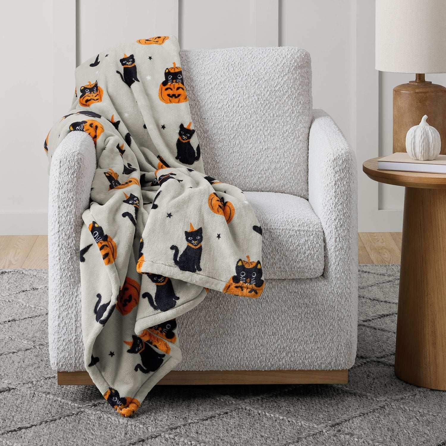 Member's Mark Halloween Lounge Throw, 60" x 70" - USA MEGA SHOP