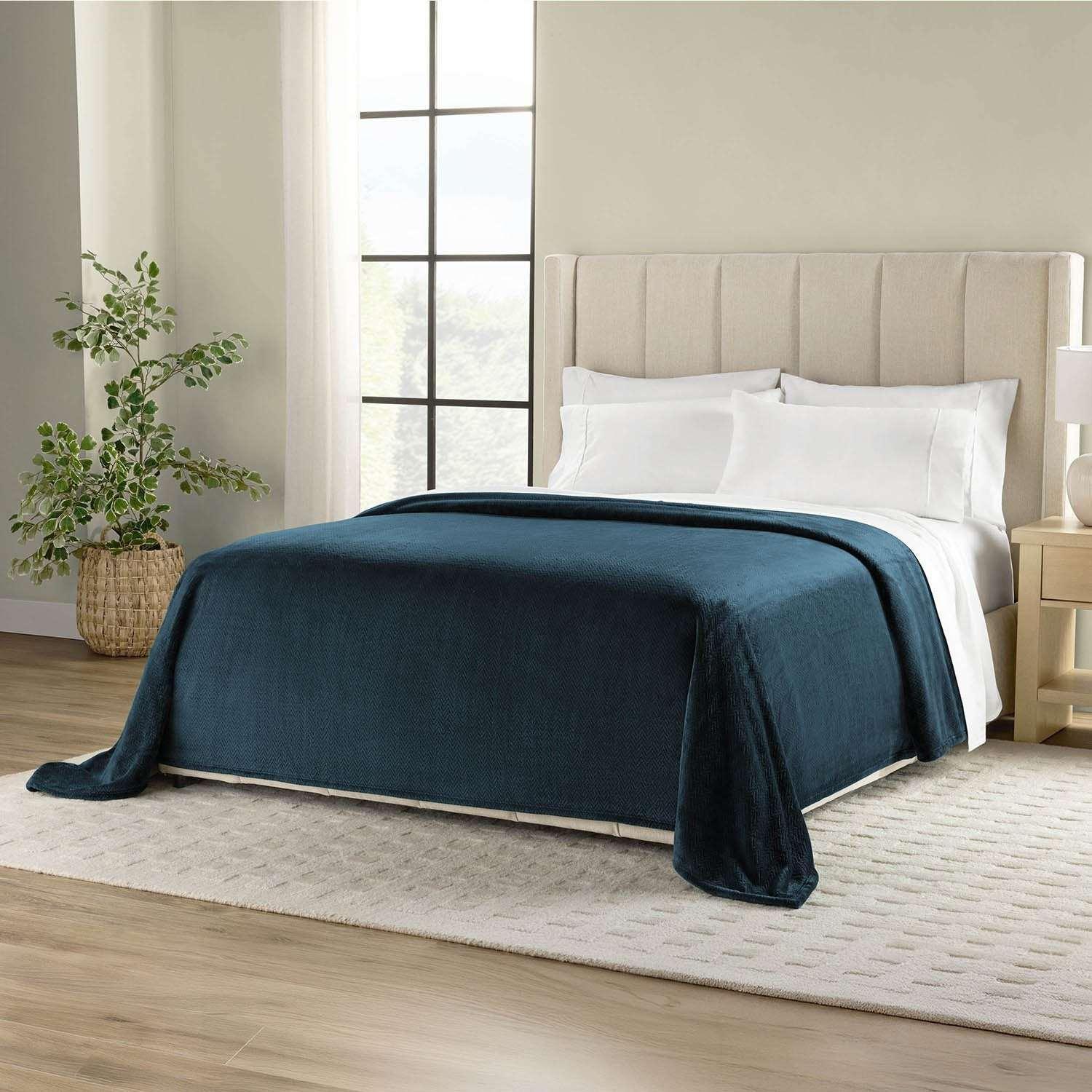Member's Mark Oversized Cloud Touch Blanket