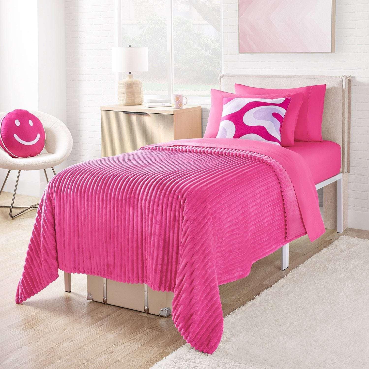 Member's Mark Oversized Plush Blanket, 78" x 92"