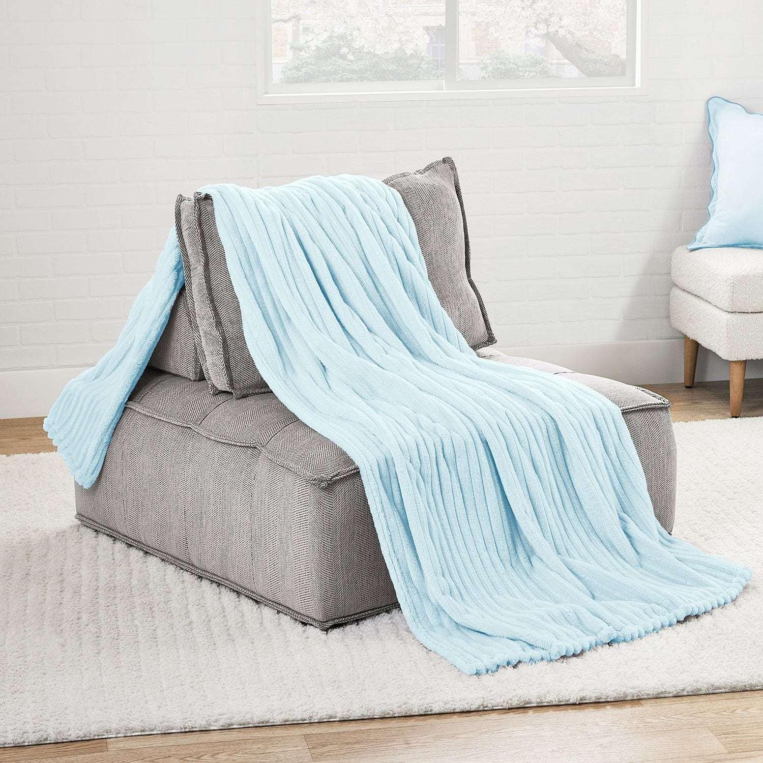 Member's Mark Oversized Plush Blanket, 78" x 92"