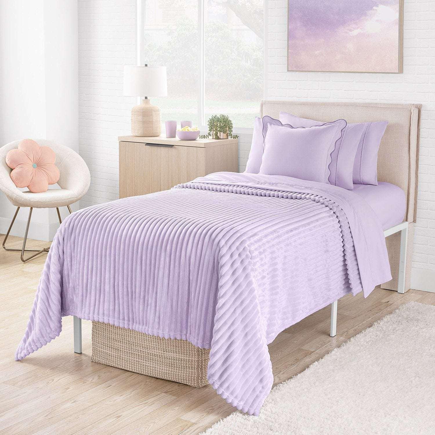 Member's Mark Oversized Plush Blanket, 78" x 92"