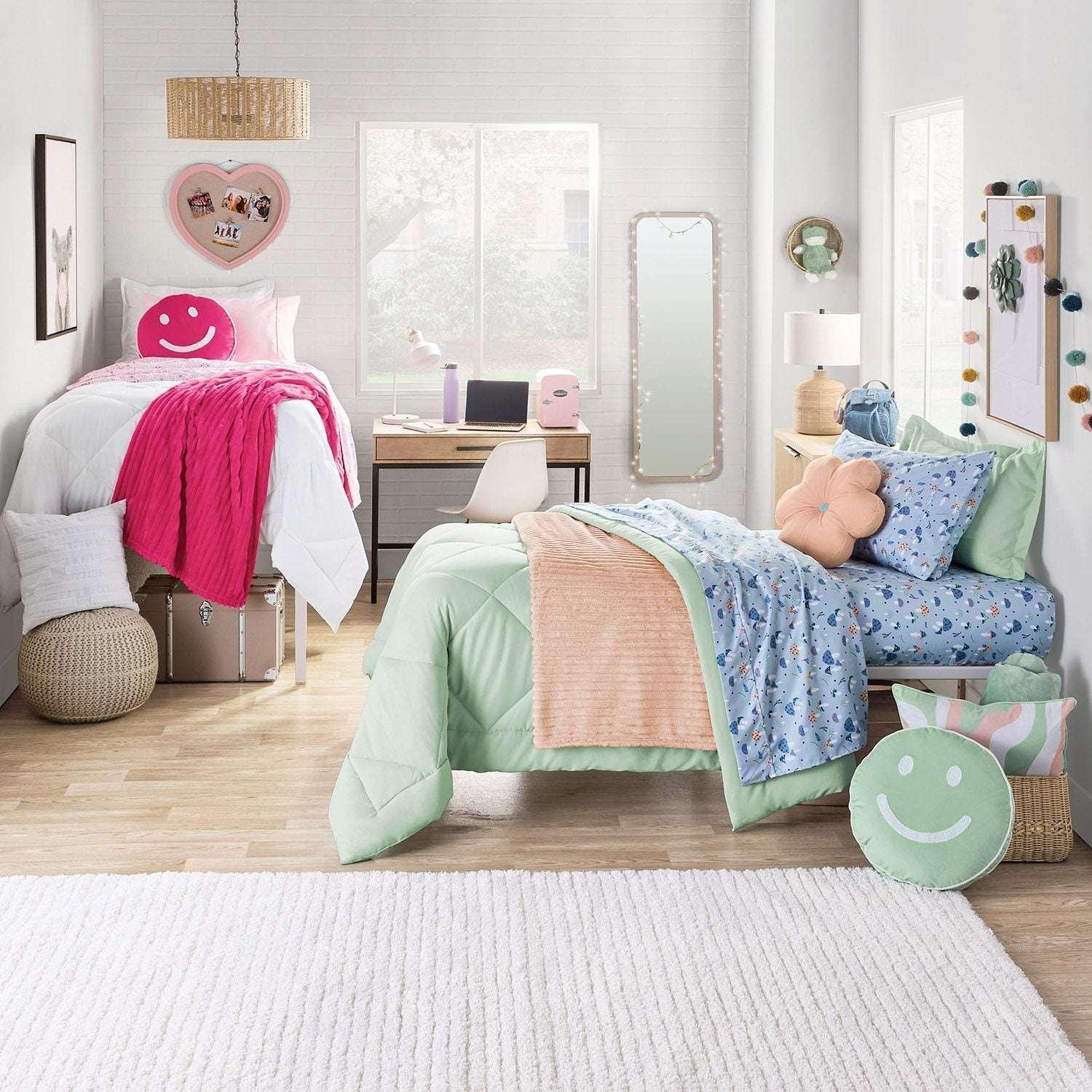 Member's Mark Oversized Plush Blanket, 78" x 92"