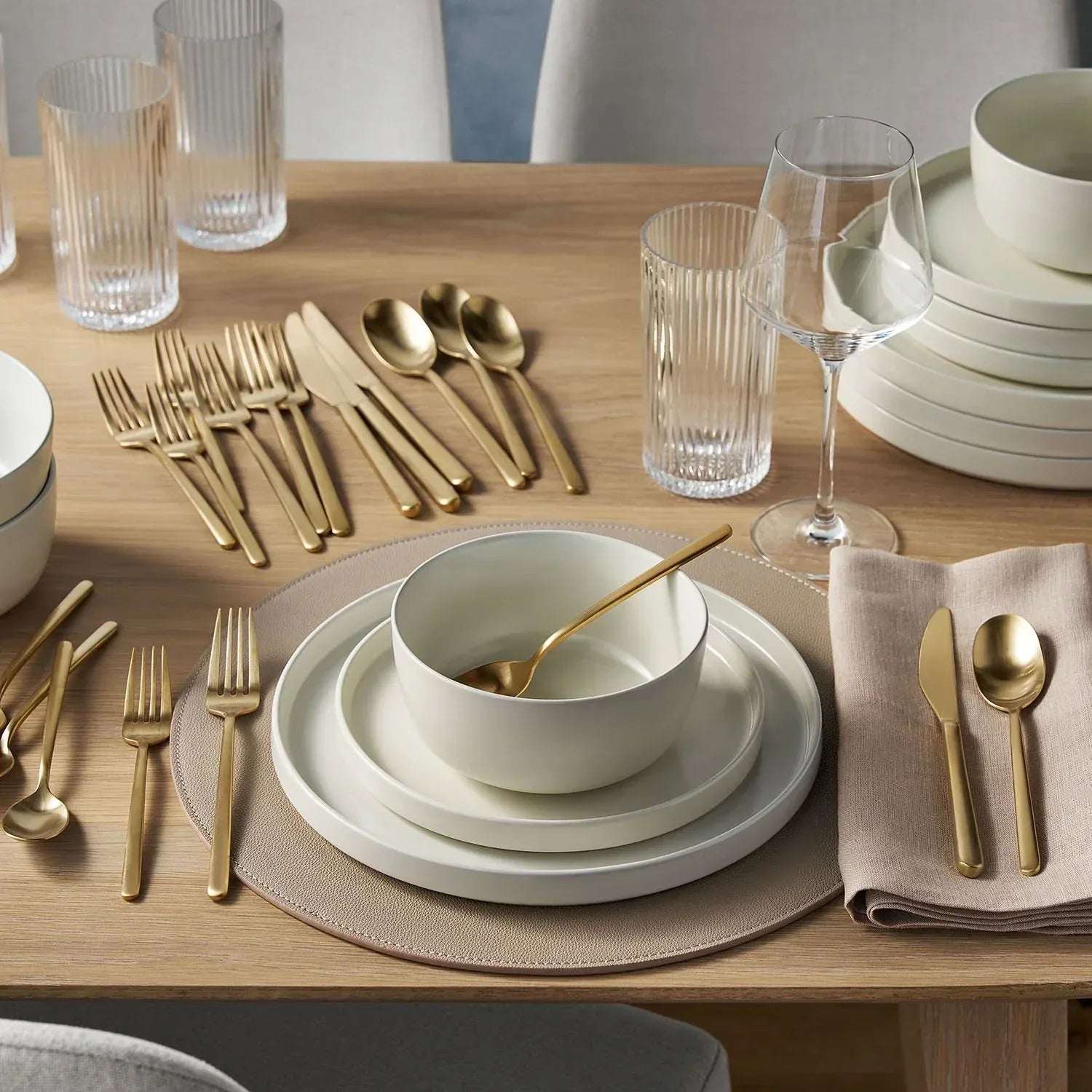 Member's Mark Premium 20-Piece 18/10 Stainless Steel Modern Flatware Set, Assorted Finishes