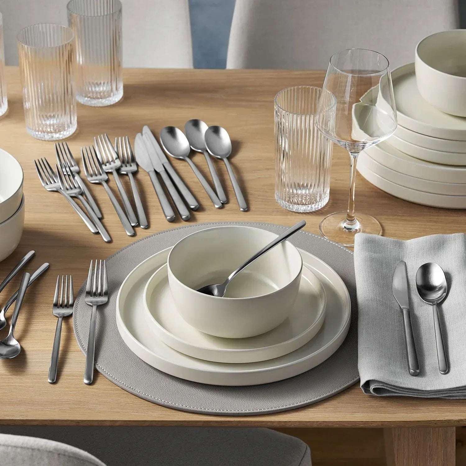 Member's Mark Premium 20-Piece 18/10 Stainless Steel Modern Flatware Set, Assorted Finishes