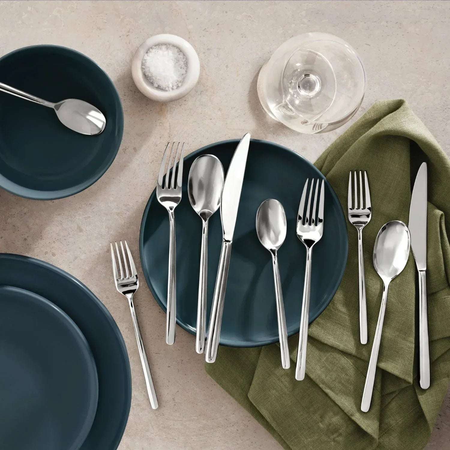 Member's Mark Premium 20-Piece 18/10 Stainless Steel Modern Flatware Set, Assorted Finishes