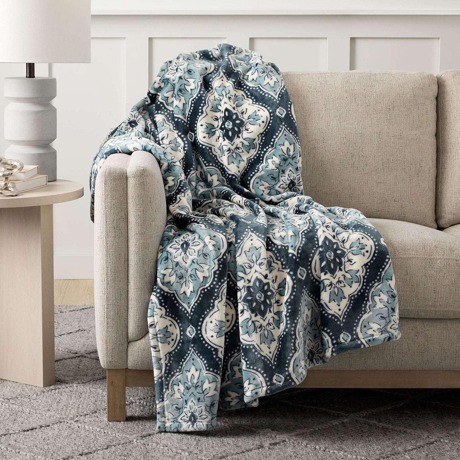 Member's Mark Seasonal Lounge Throw, 60"x70"