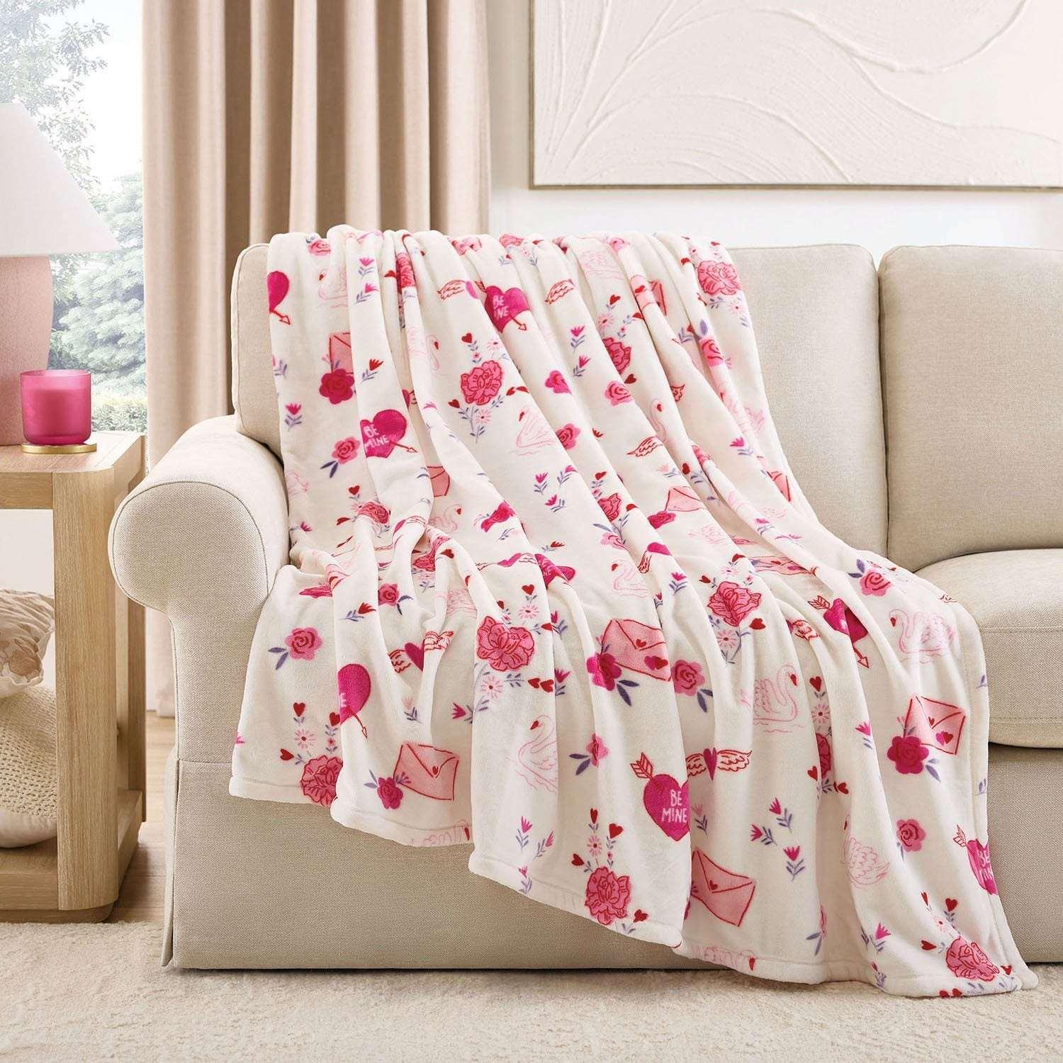 Member's Mark Valentine's Day Lounge Throw